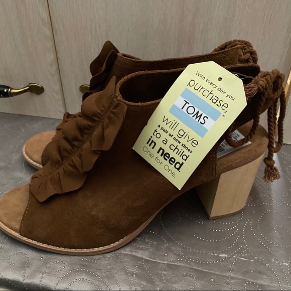 toms elba ruffle